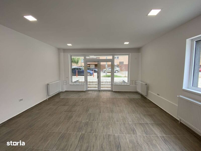 Militari Residence, spatiu comercial stradal 44 mp de inchiriat.